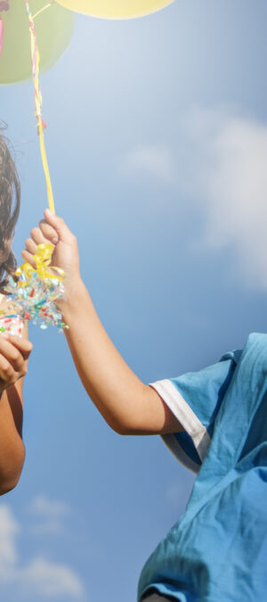 childrenwithballoons