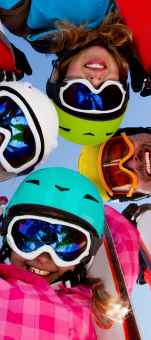 familywithskigoggles