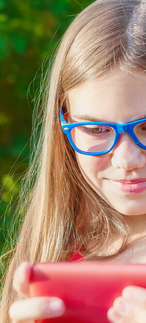 girlplayingvideogame