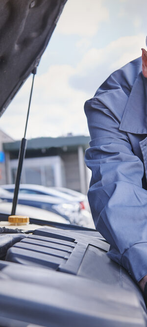 guyworkingoncar