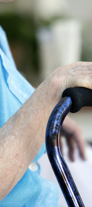 seniorhandwithcane