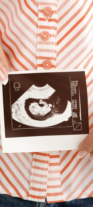 handsholdingsonogram