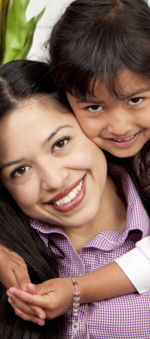 momandgirlhugging