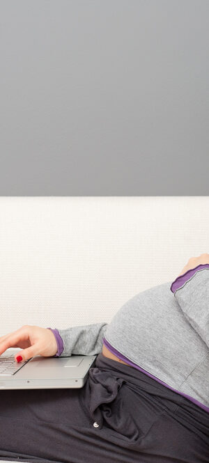 pregnantwomanwithlaptop