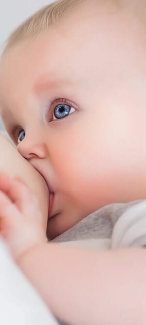 baby with blue eyes breastfeeding