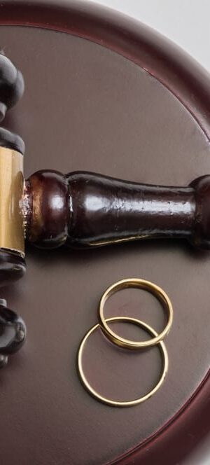 divorce gavel with rings