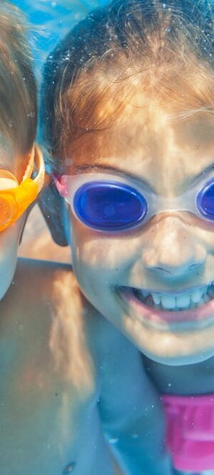 kids under water in pool