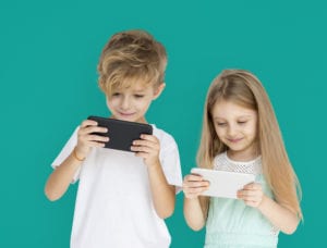 kids using cellphones