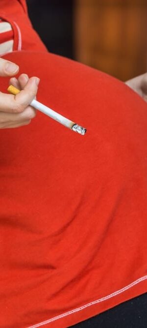 pregnant woman with cigarettes