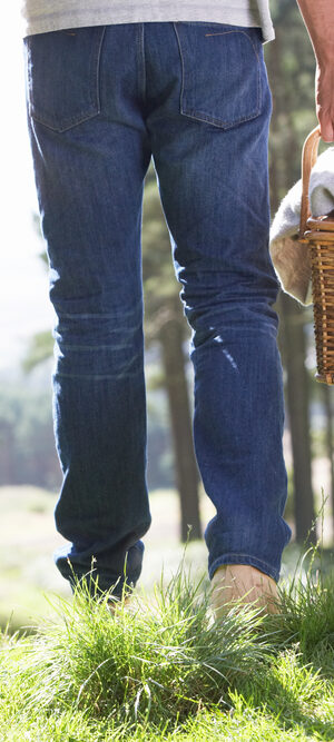 couple walking to picnic