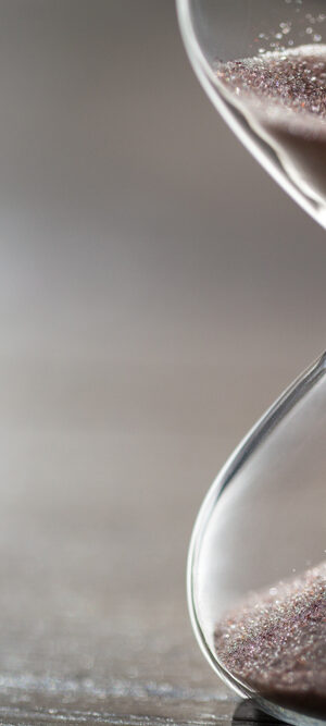 hour glass telling time