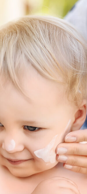 putting sunscreeen on baby